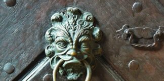 Z jaką siłą dokręcić obejmy lunety?