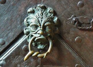 Z jaką siłą dokręcić obejmy lunety?