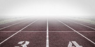 Czy chodzenie na bieżni obciąża kolana?