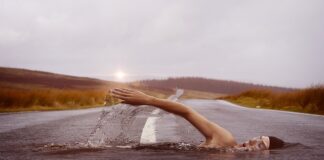 Co daje pływanie w piance?