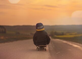 Czym się różni deskorolka od Skateboard?