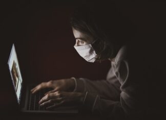 Jaka odległość między blatem a szafkami wiszącymi?